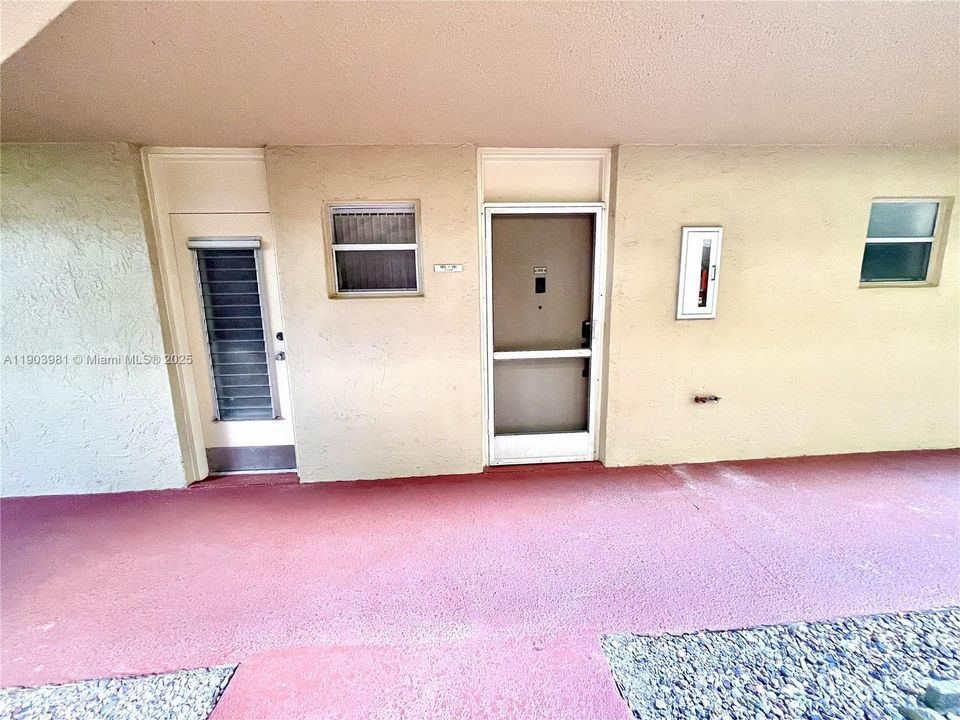 Activo con contrato: $1,500 (1 camas, 1 baños, 940 Pies cuadrados)