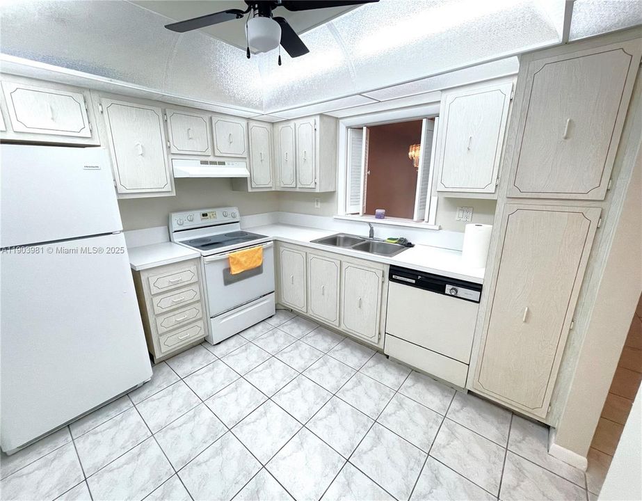 Activo con contrato: $1,500 (1 camas, 1 baños, 940 Pies cuadrados)