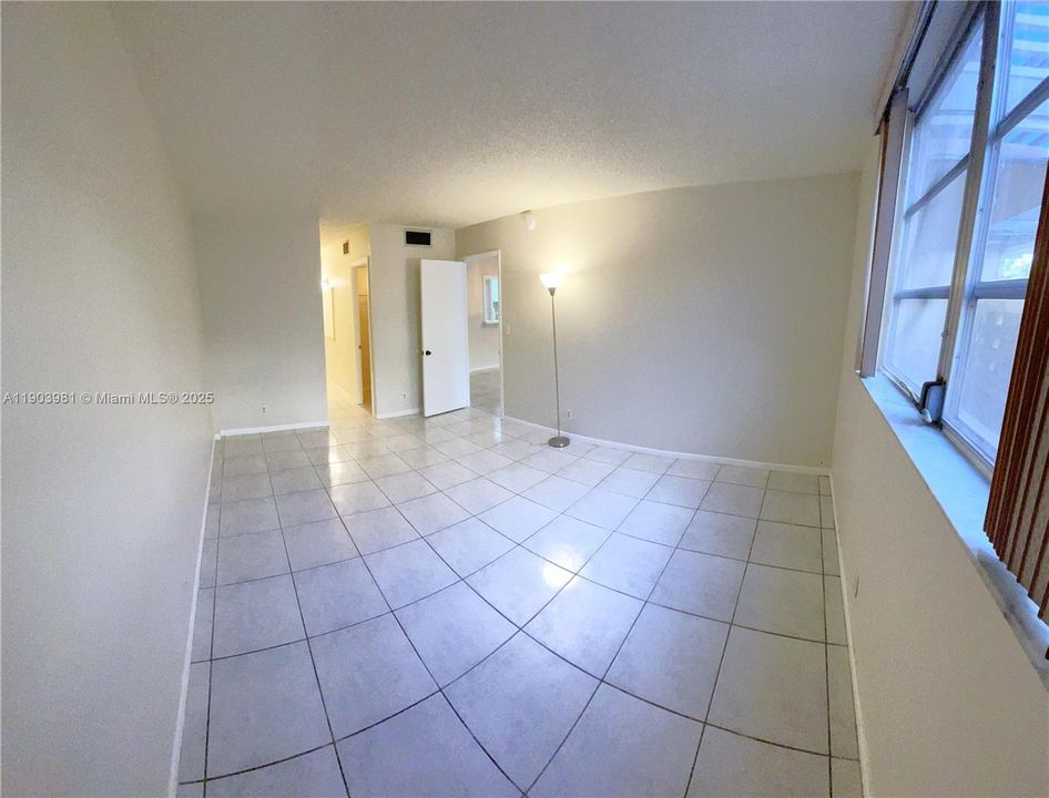 Activo con contrato: $1,500 (1 camas, 1 baños, 940 Pies cuadrados)