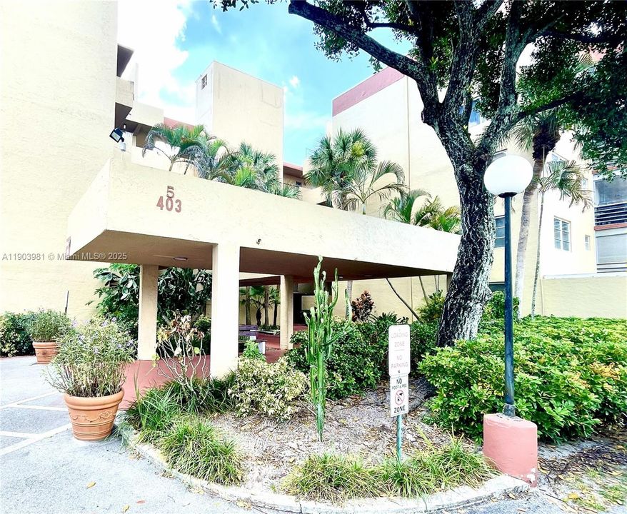 Activo con contrato: $1,500 (1 camas, 1 baños, 940 Pies cuadrados)