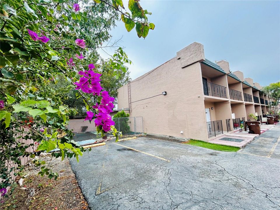 Active With Contract: $369,000 (2 beds, 2 baths, 1015 Square Feet)