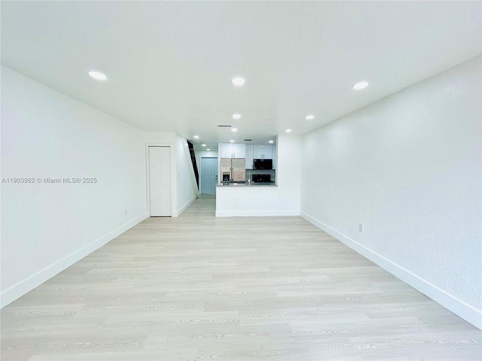 Active With Contract: $369,000 (2 beds, 2 baths, 1015 Square Feet)