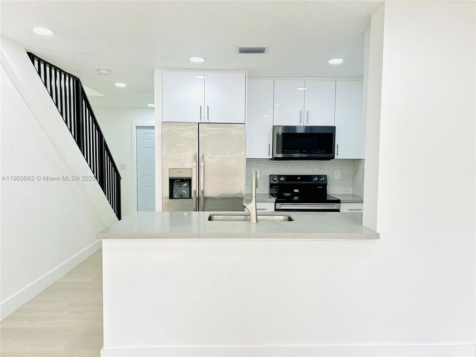 Active With Contract: $369,000 (2 beds, 2 baths, 1015 Square Feet)