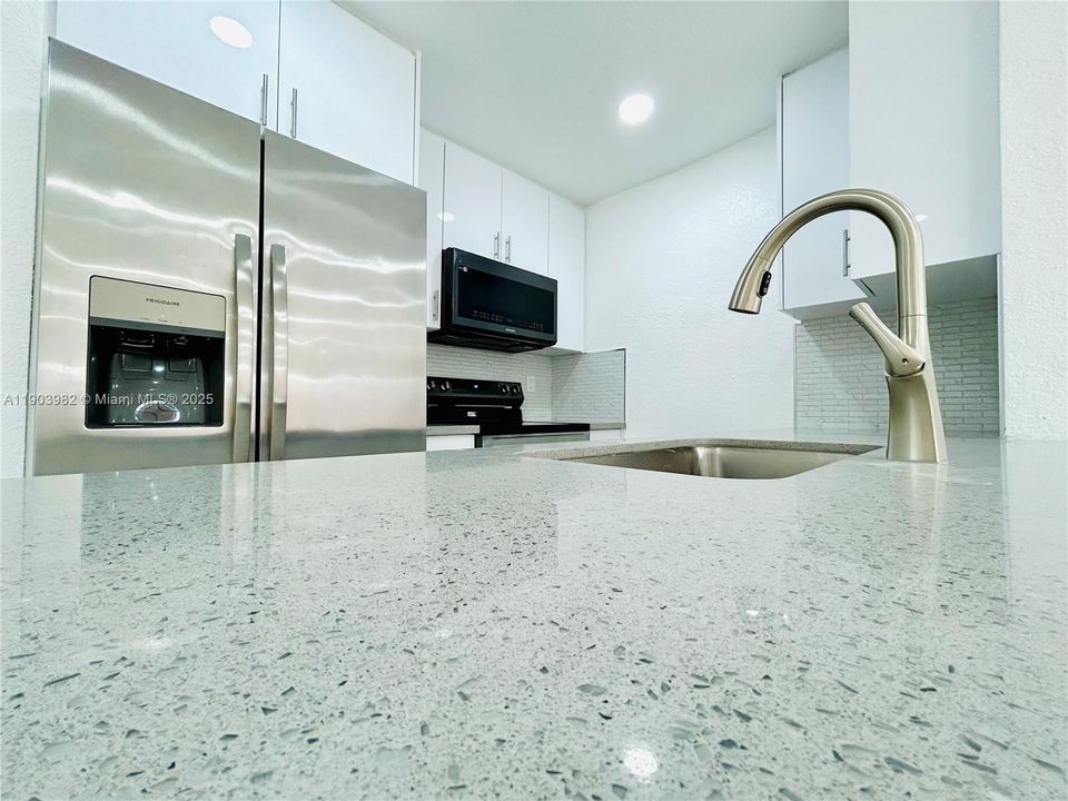 Active With Contract: $369,000 (2 beds, 2 baths, 1015 Square Feet)