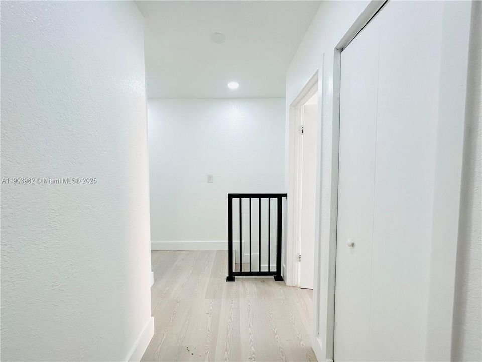 Active With Contract: $369,000 (2 beds, 2 baths, 1015 Square Feet)