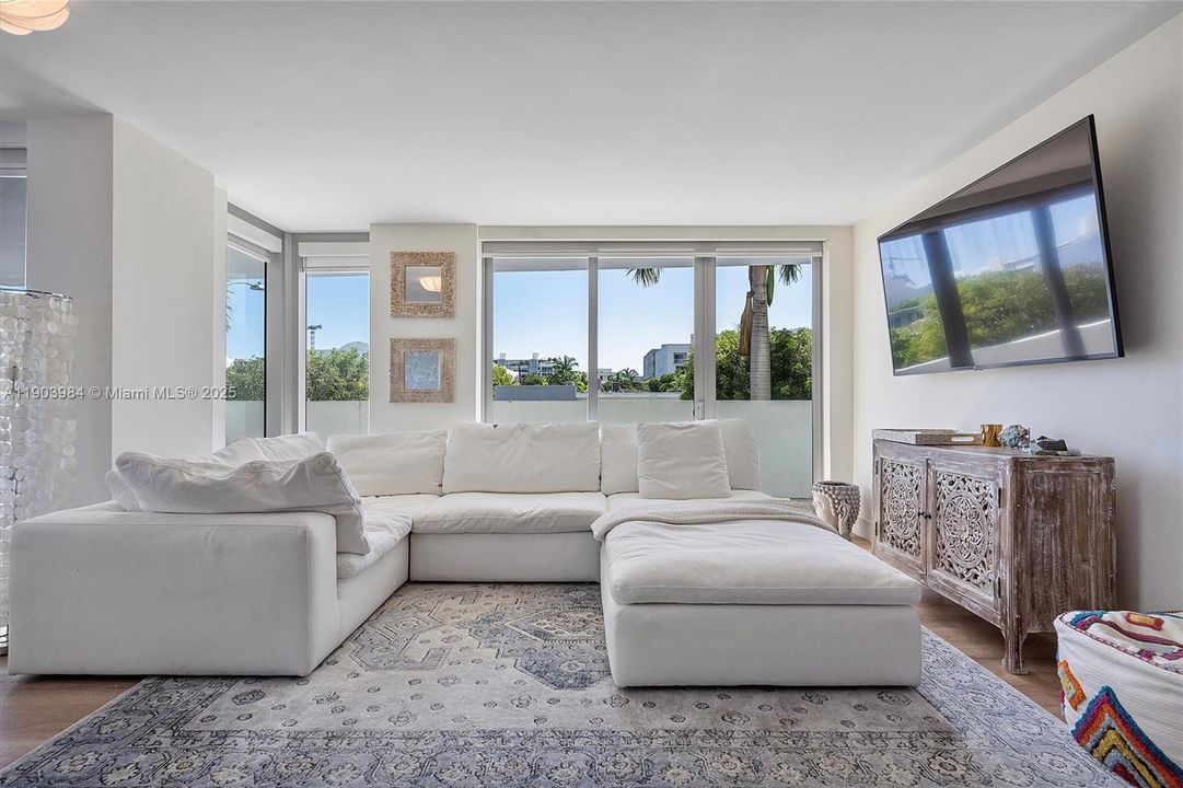 На продажу: $818,000 (2 спален, 2 ванн, 1368 Квадратных фут)