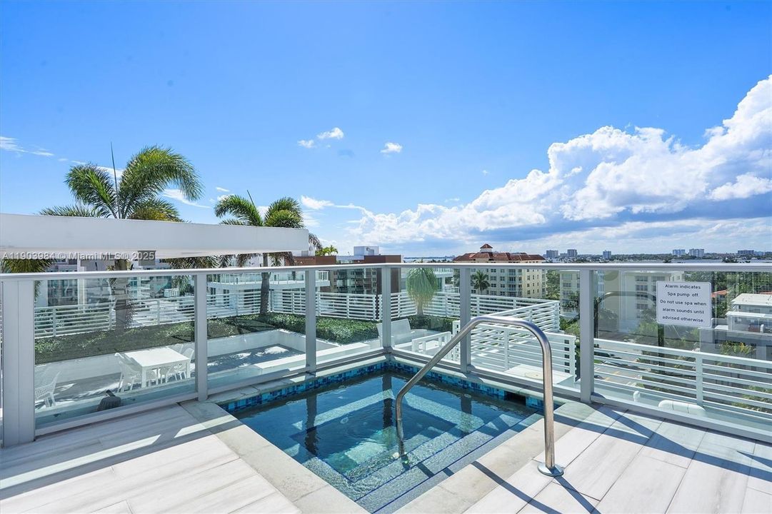 На продажу: $818,000 (2 спален, 2 ванн, 1368 Квадратных фут)