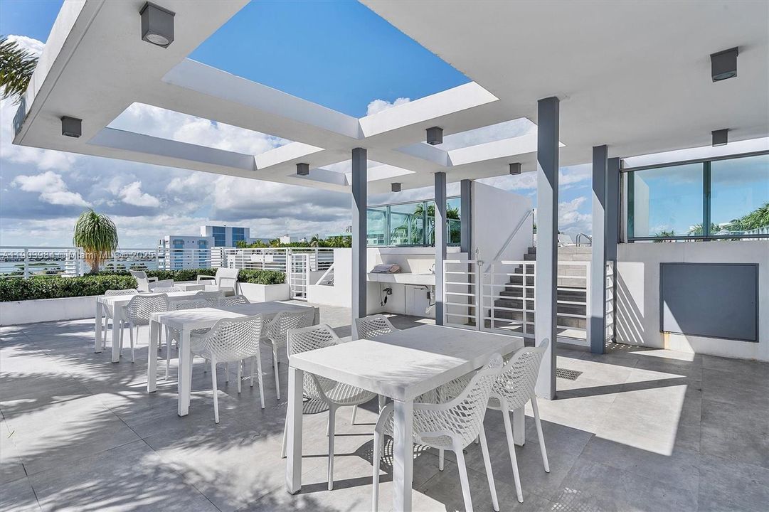 На продажу: $818,000 (2 спален, 2 ванн, 1368 Квадратных фут)