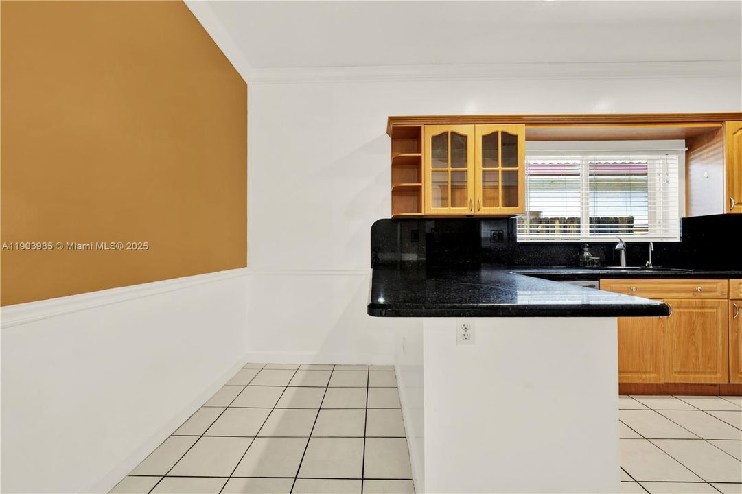 For Rent: $3,550 (3 beds, 2 baths, 1902 Square Feet)