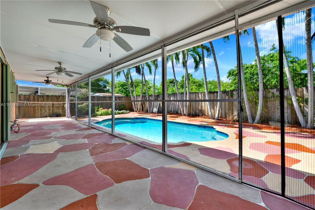 For Rent: $3,550 (3 beds, 2 baths, 1902 Square Feet)