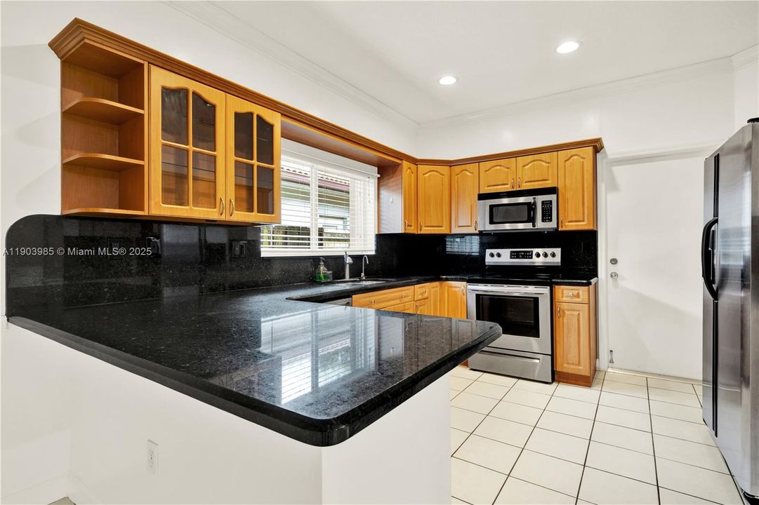 For Rent: $3,550 (3 beds, 2 baths, 1902 Square Feet)