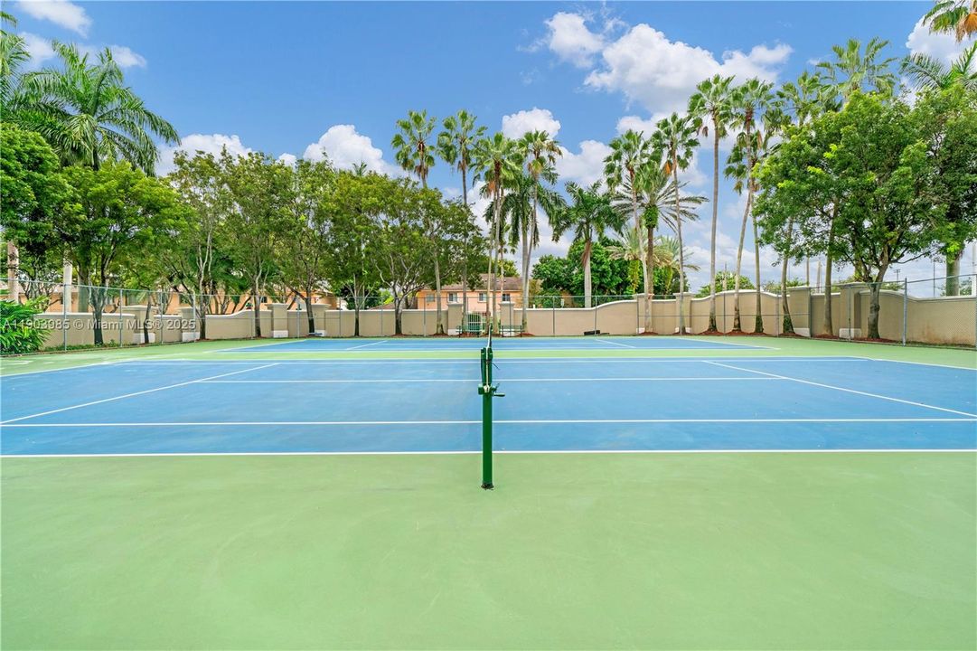 For Rent: $3,550 (3 beds, 2 baths, 1902 Square Feet)