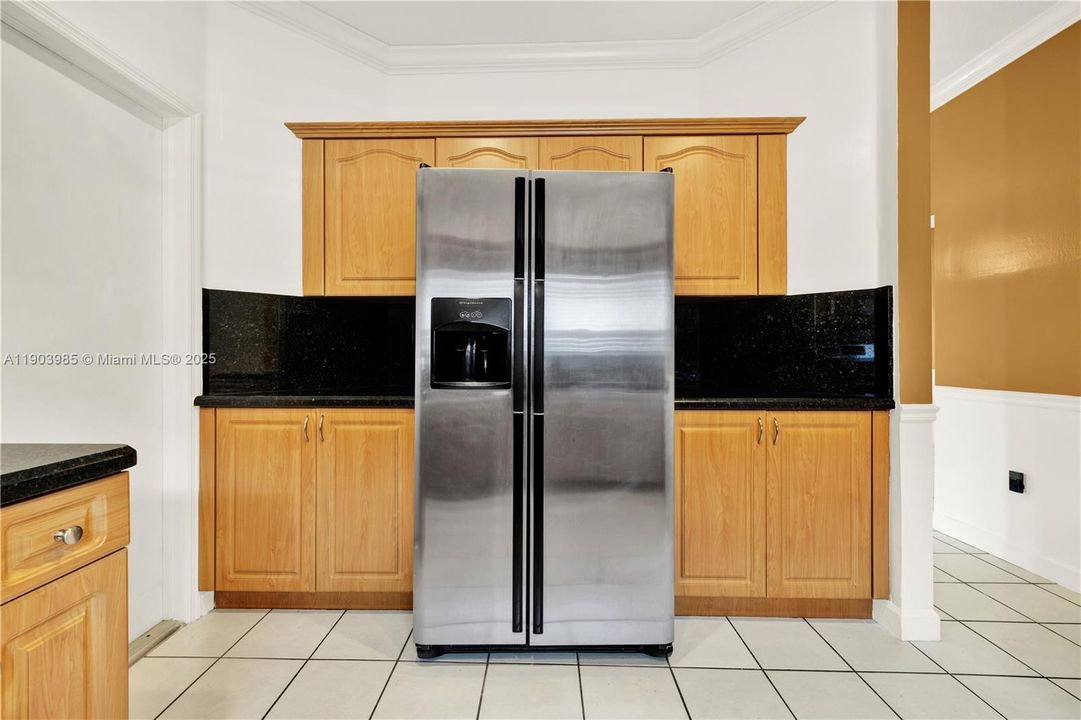 For Rent: $3,550 (3 beds, 2 baths, 1902 Square Feet)