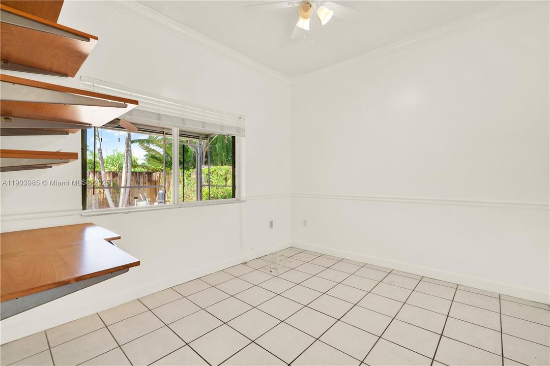 For Rent: $3,550 (3 beds, 2 baths, 1902 Square Feet)