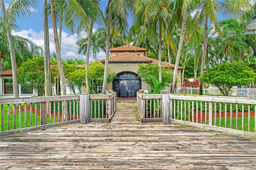 For Rent: $3,550 (3 beds, 2 baths, 1902 Square Feet)