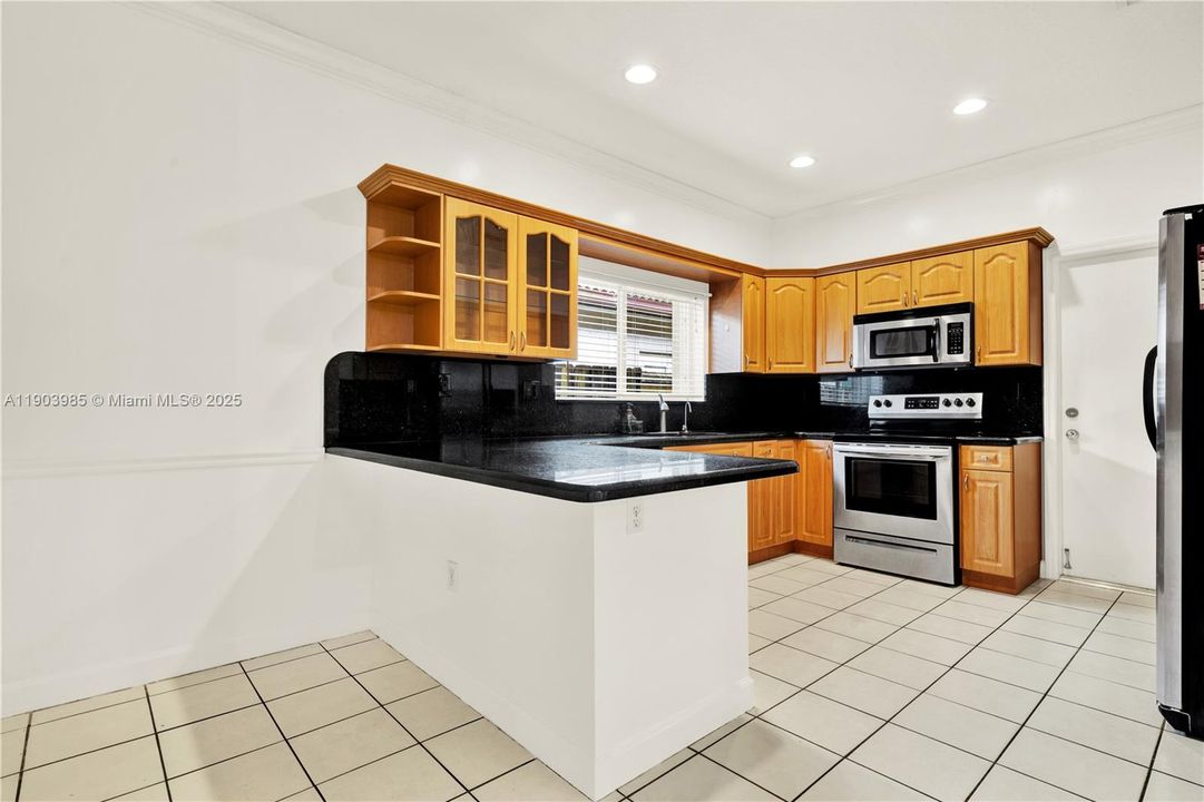 For Rent: $3,550 (3 beds, 2 baths, 1902 Square Feet)