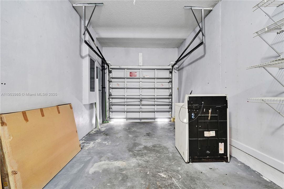 For Rent: $3,550 (3 beds, 2 baths, 1902 Square Feet)