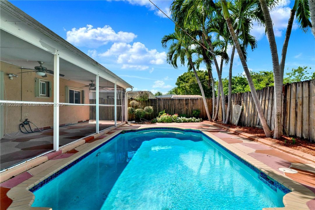 For Rent: $3,550 (3 beds, 2 baths, 1902 Square Feet)