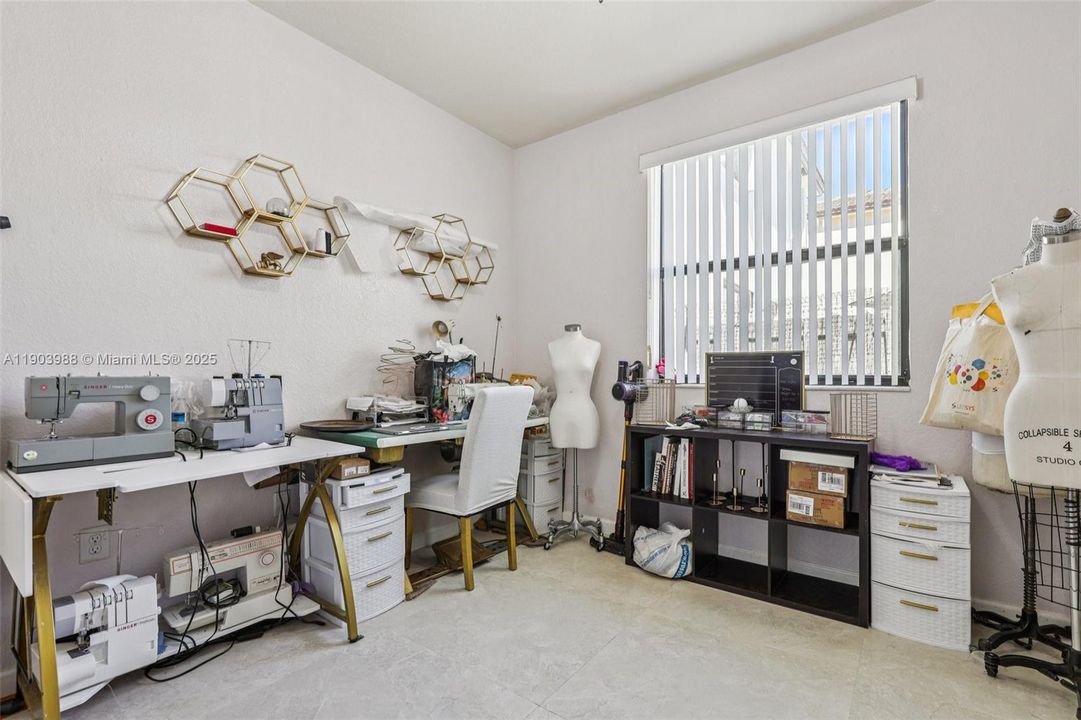 For Sale: $645,000 (5 beds, 3 baths, 2916 Square Feet)