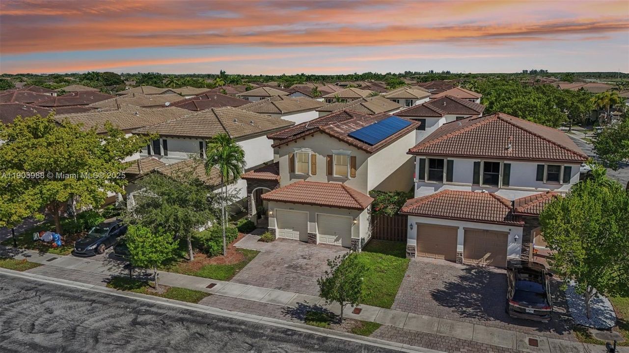 For Sale: $645,000 (5 beds, 3 baths, 2916 Square Feet)