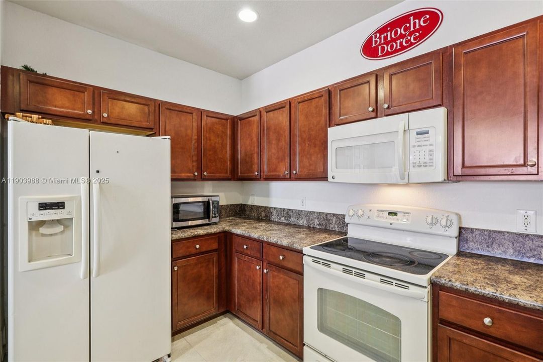 For Sale: $645,000 (5 beds, 3 baths, 2916 Square Feet)