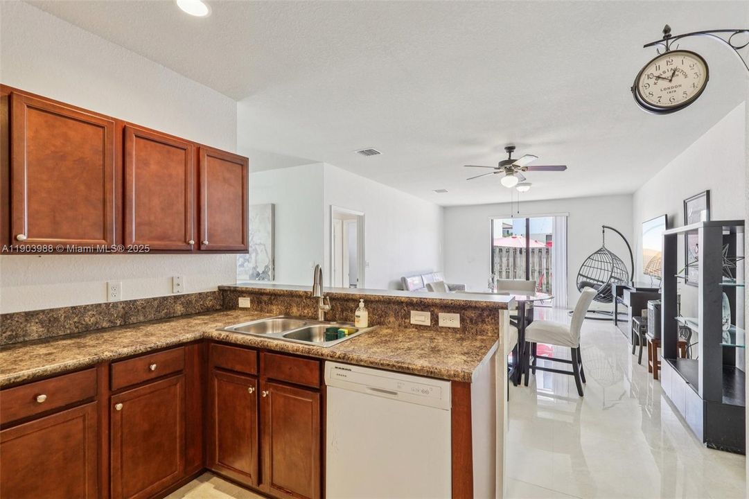 For Sale: $645,000 (5 beds, 3 baths, 2916 Square Feet)