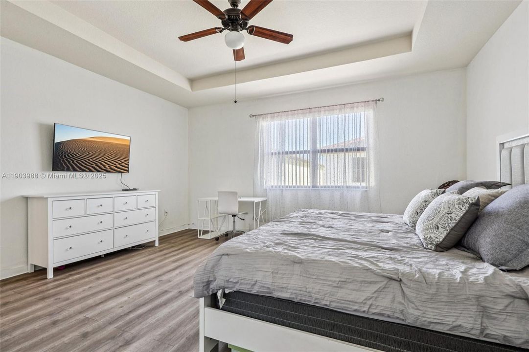 For Sale: $645,000 (5 beds, 3 baths, 2916 Square Feet)