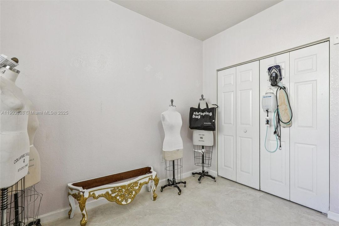 For Sale: $645,000 (5 beds, 3 baths, 2916 Square Feet)