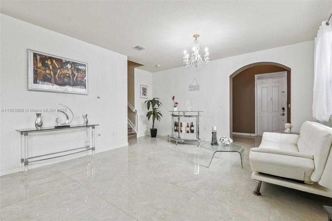 For Sale: $645,000 (5 beds, 3 baths, 2916 Square Feet)