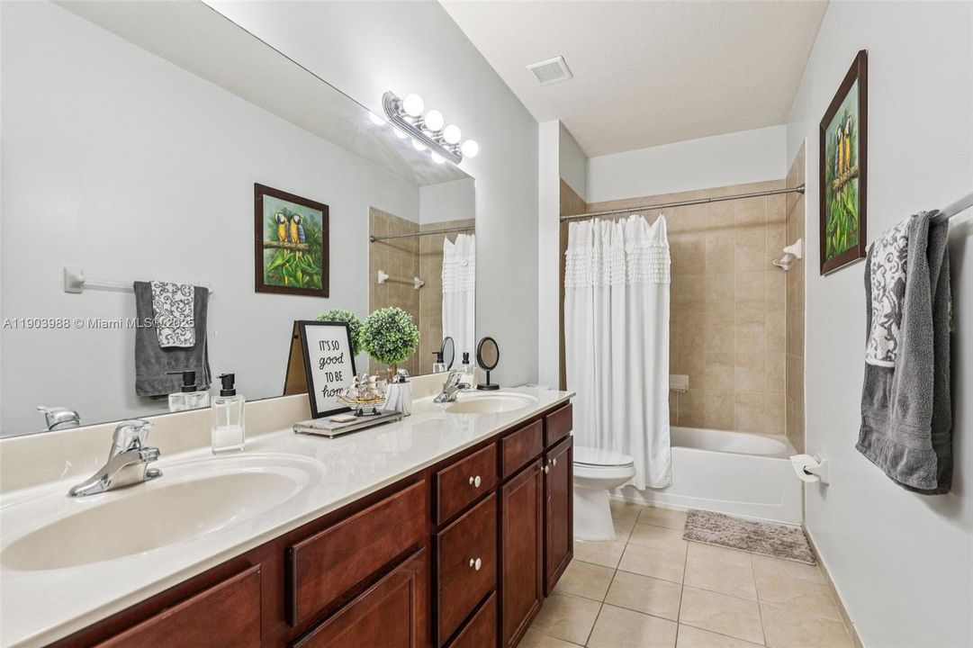 For Sale: $645,000 (5 beds, 3 baths, 2916 Square Feet)