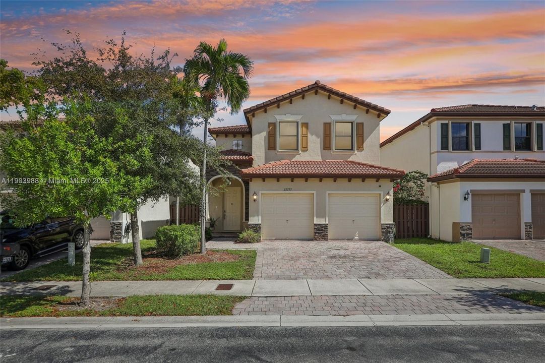 For Sale: $645,000 (5 beds, 3 baths, 2916 Square Feet)