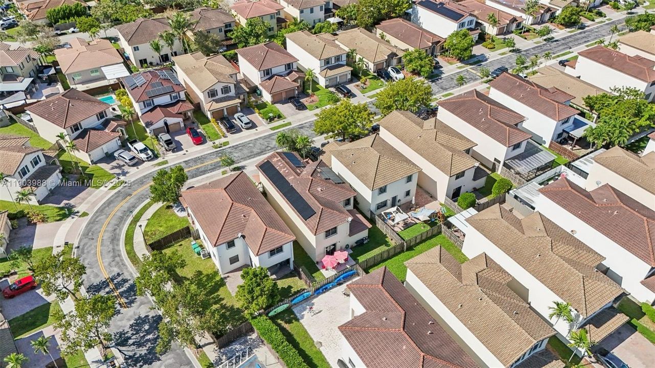 For Sale: $645,000 (5 beds, 3 baths, 2916 Square Feet)