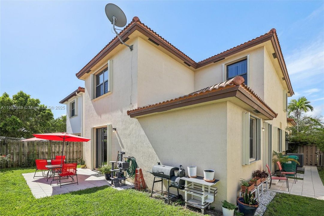 For Sale: $645,000 (5 beds, 3 baths, 2916 Square Feet)