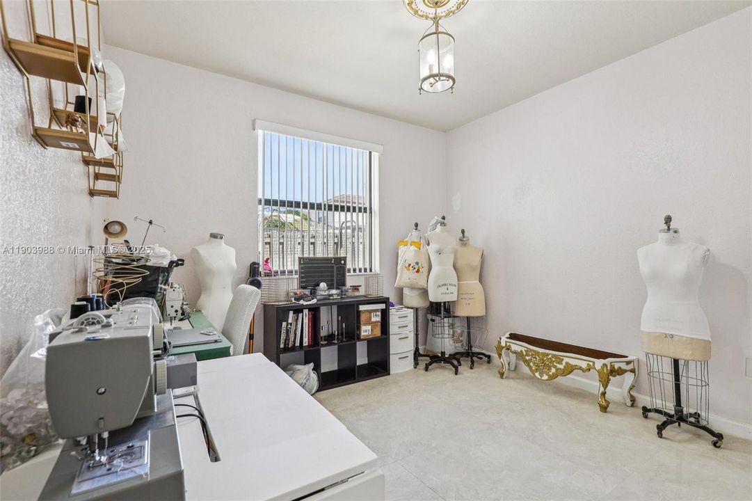 For Sale: $645,000 (5 beds, 3 baths, 2916 Square Feet)