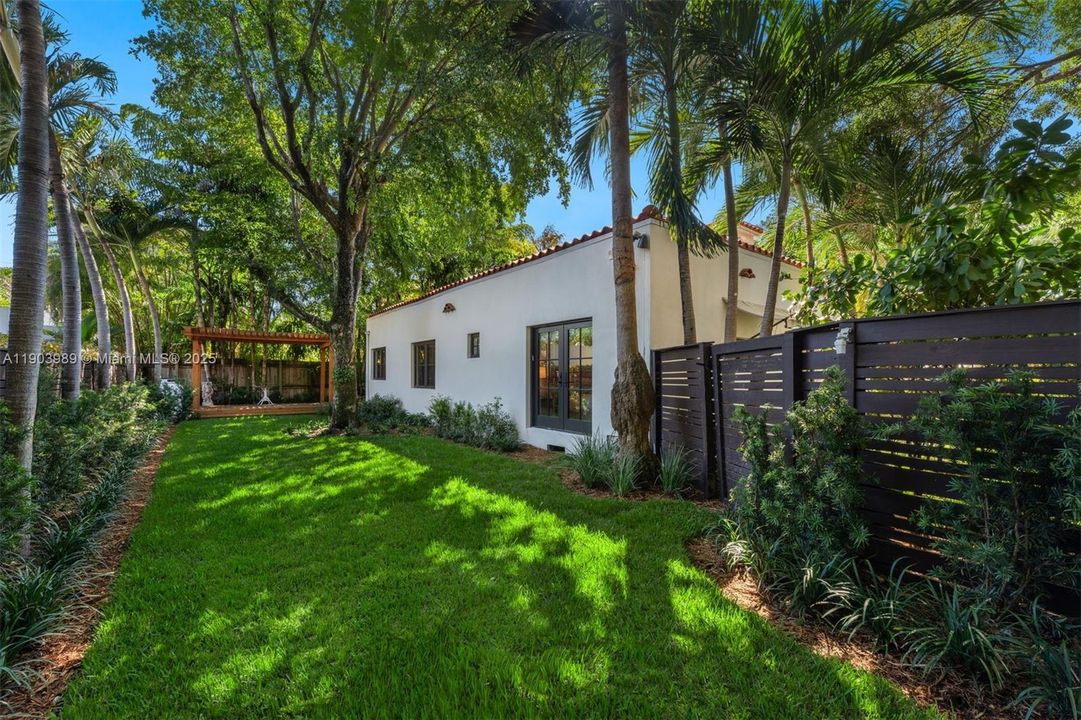 For Sale: $3,250,000 (4 beds, 3 baths, 2615 Square Feet)