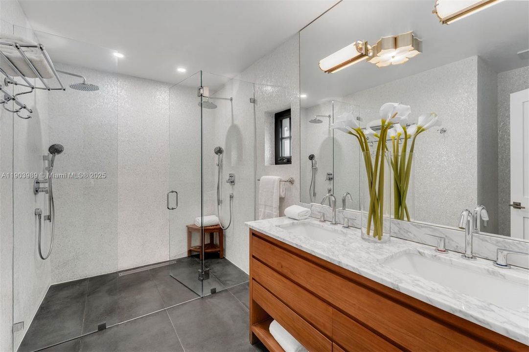 For Sale: $3,250,000 (4 beds, 3 baths, 2615 Square Feet)