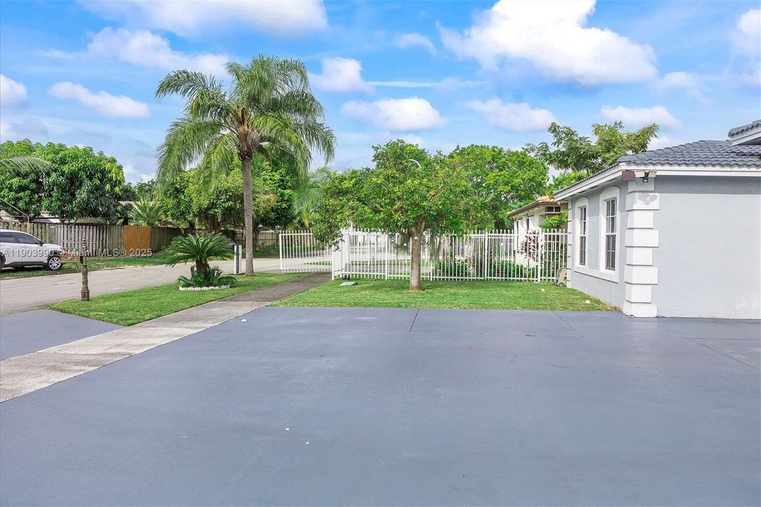 Recently Rented: $3,300 (4 beds, 2 baths, 1492 Square Feet)