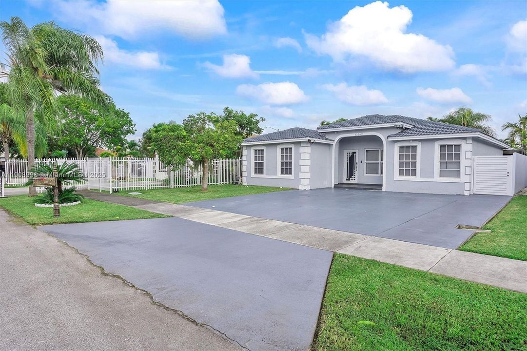 Recently Rented: $3,300 (4 beds, 2 baths, 1492 Square Feet)