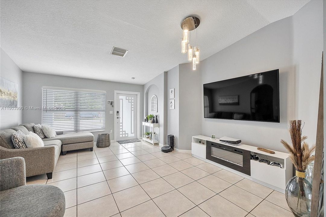 Recently Rented: $3,300 (4 beds, 2 baths, 1492 Square Feet)