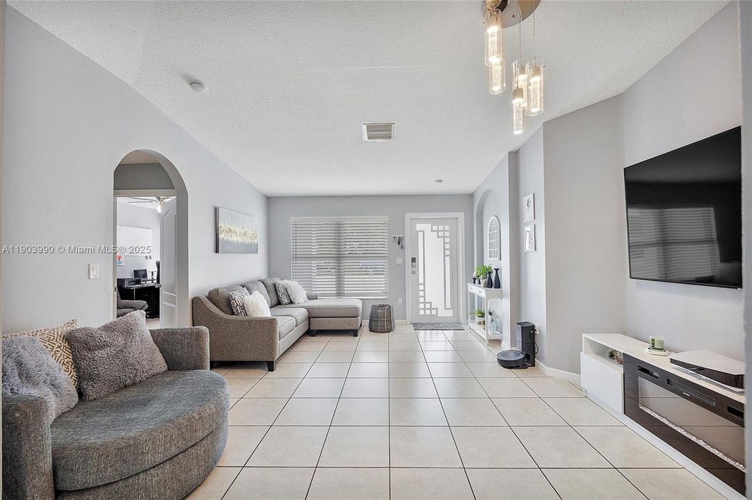 Recently Rented: $3,300 (4 beds, 2 baths, 1492 Square Feet)