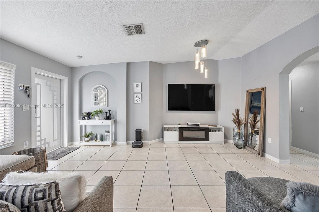 Recently Rented: $3,300 (4 beds, 2 baths, 1492 Square Feet)