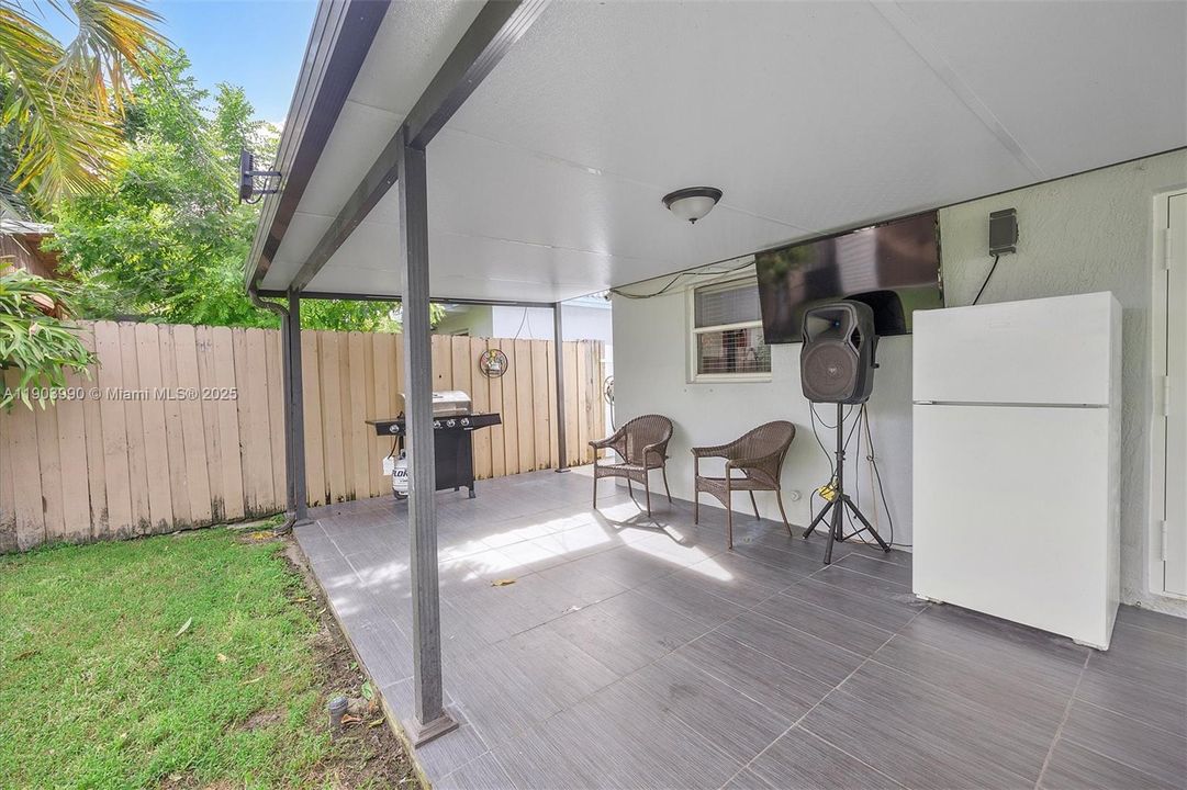 Recently Rented: $3,300 (4 beds, 2 baths, 1492 Square Feet)