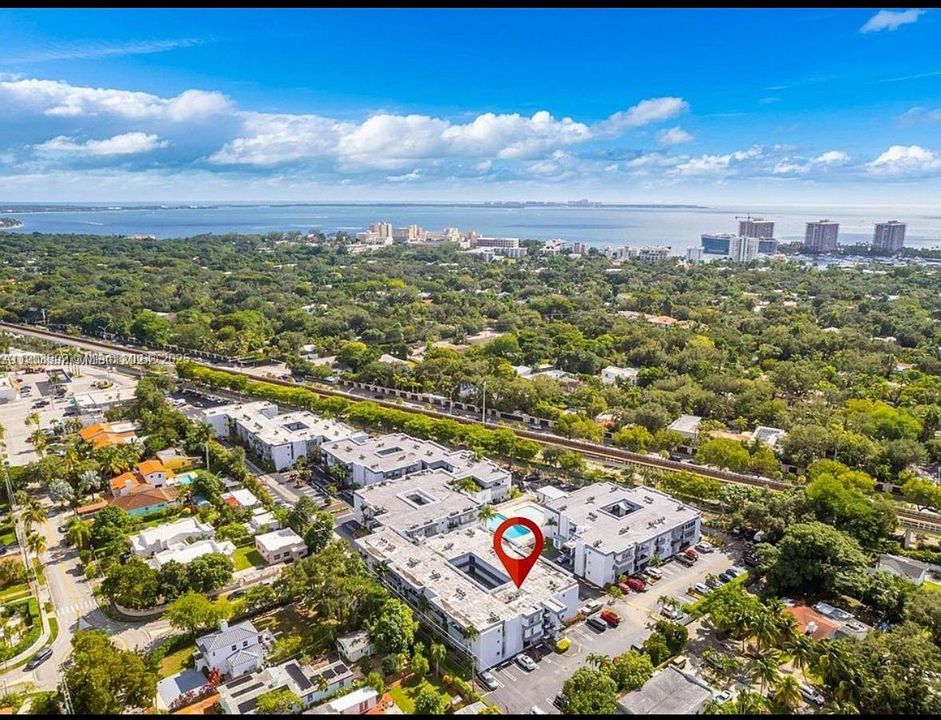 Active With Contract: $2,350 (2 beds, 1 baths, 866 Square Feet)