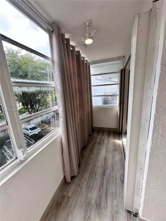 Active With Contract: $2,350 (2 beds, 1 baths, 866 Square Feet)