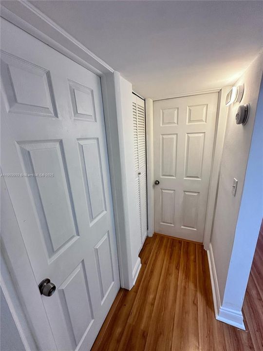 Active With Contract: $2,350 (2 beds, 1 baths, 866 Square Feet)