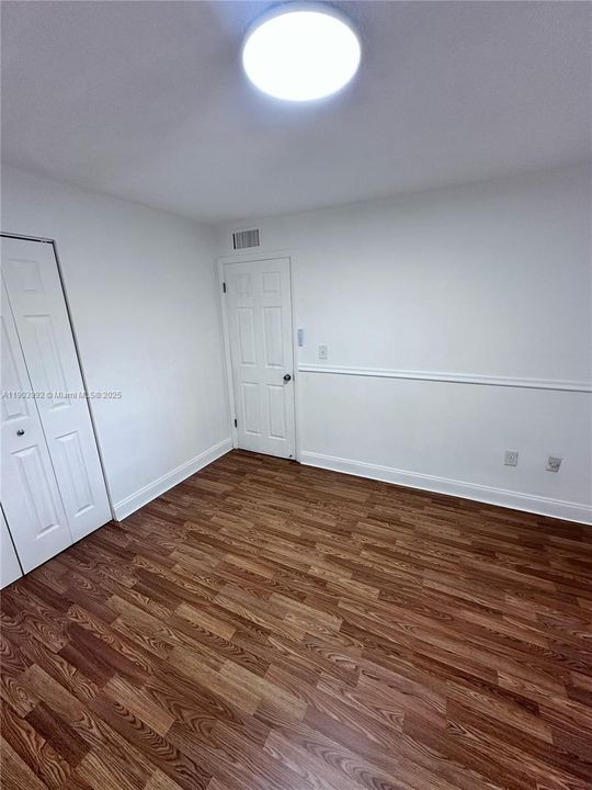 Active With Contract: $2,350 (2 beds, 1 baths, 866 Square Feet)