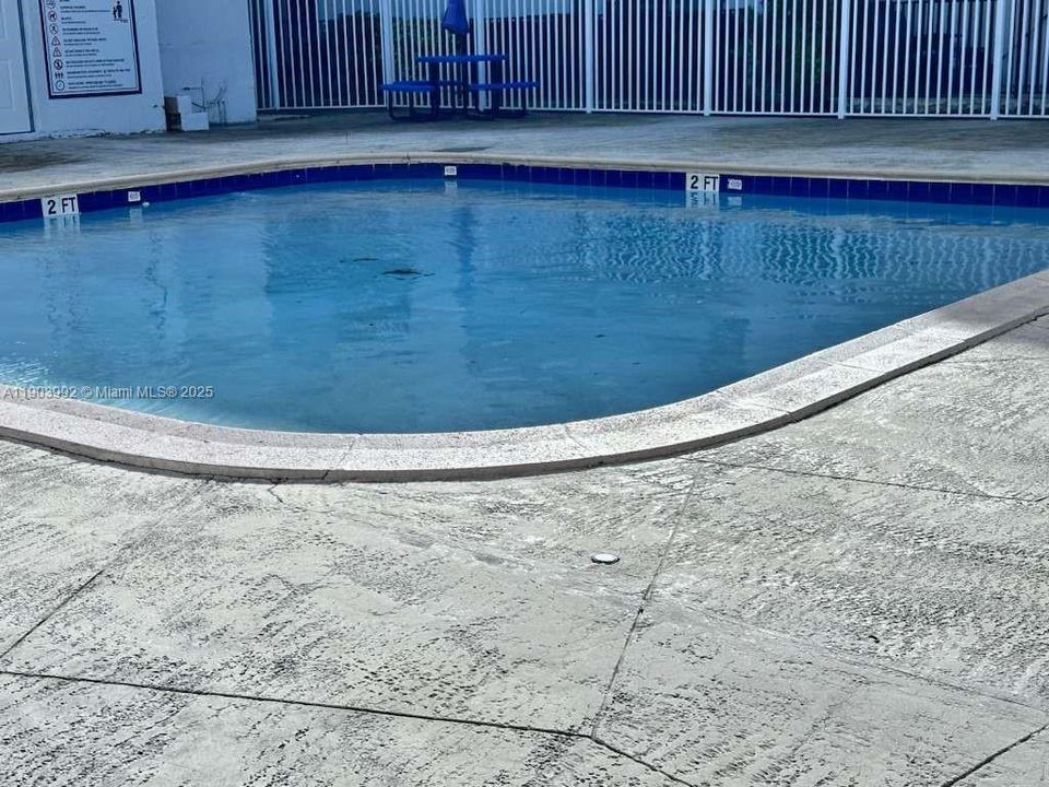 Active With Contract: $2,350 (2 beds, 1 baths, 866 Square Feet)