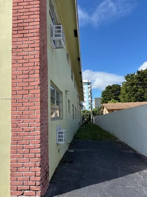 For Rent: $1,650 (2 beds, 1 baths, 690 Square Feet)