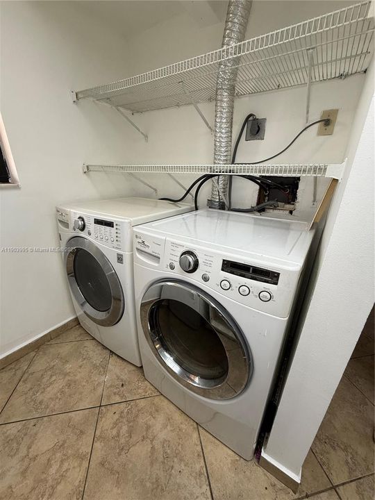 For Rent: $2,300 (2 beds, 2 baths, 1000 Square Feet)