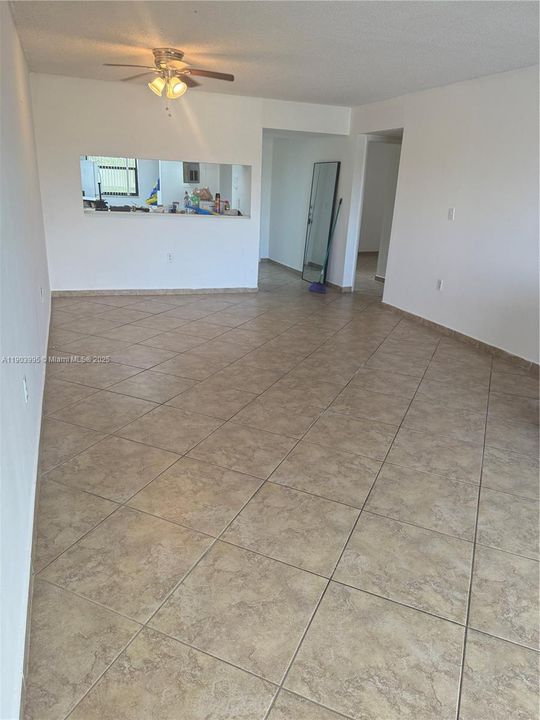 For Rent: $2,300 (2 beds, 2 baths, 1000 Square Feet)